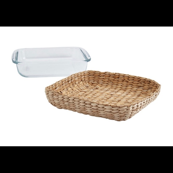 Dolly 1.9 qt Baking Dish with Wicker Basket *new* - Picture 3 of 4